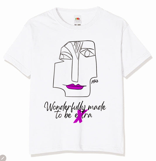 WONDERFULLY MADE TO BE EXTRA - PURPLE LIP ON WHITE ECO TEE-SHIRT